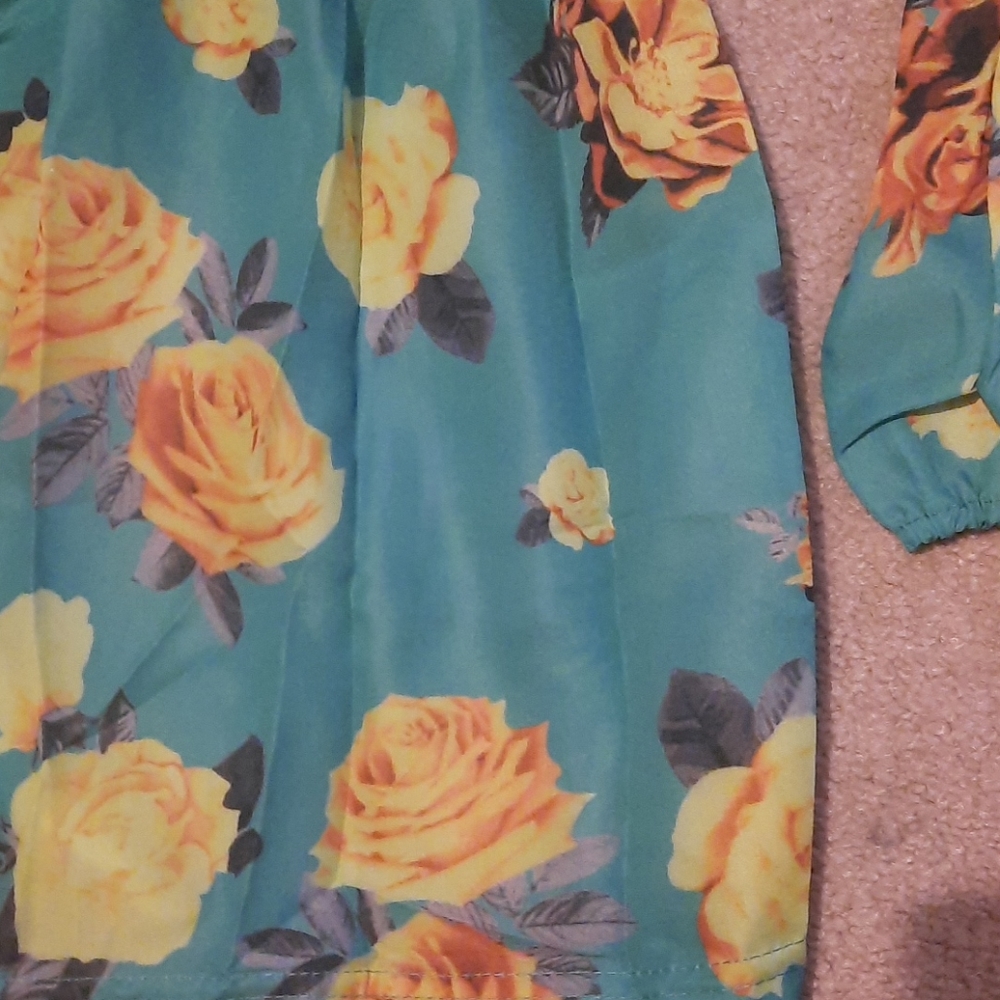 Romper‎ - Picture 2 of 3